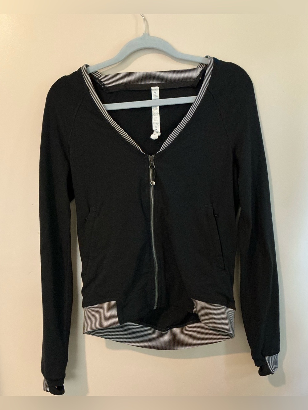 Lululemon H'Om Run Jacket V Neck Pinstripe Ribbed Trim Cuffs Thumbholes Size 2